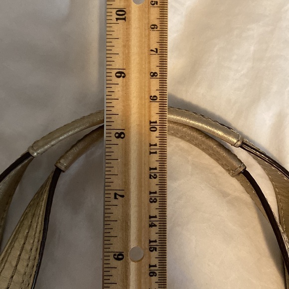 Coach Soho Hobo Leather White, Gold Metallic w/purple interior. 3 int sectns - Picture 14 of 14